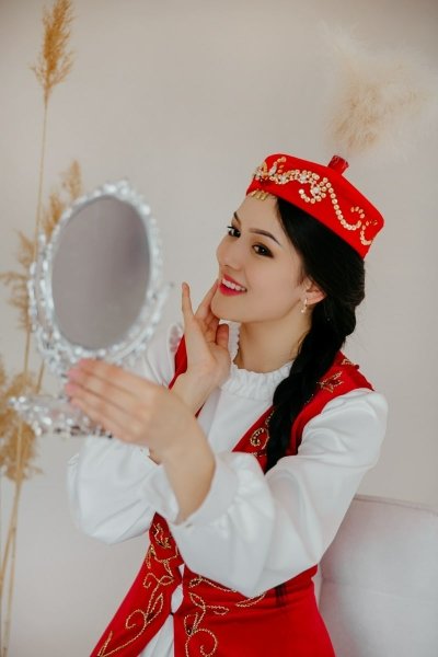 Красное платья на узату с узорами из тюльпанов на прокат (комплект) в Алматы