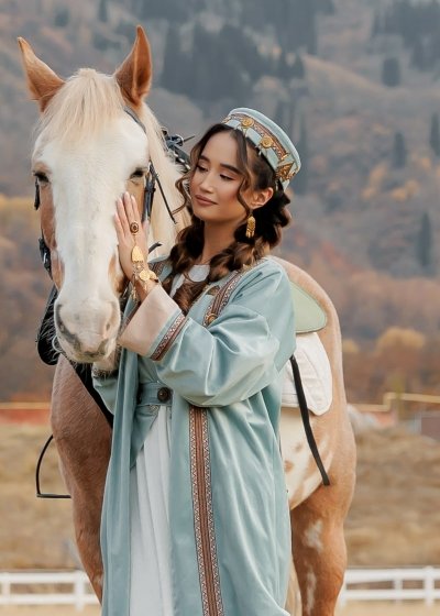 Женский национальный голубой этно-костюм на прокат в Алматы