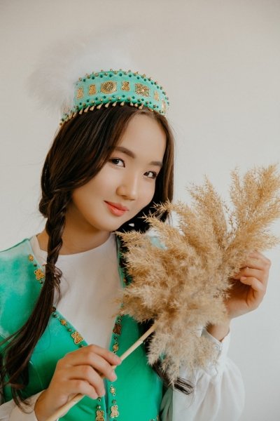 Зеленое платье на сырга салу напрокат в Алматы