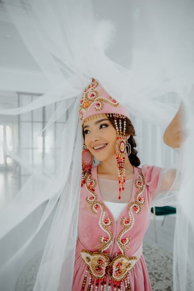 Розовое платье на узату на прокат (комплект) в Алматы