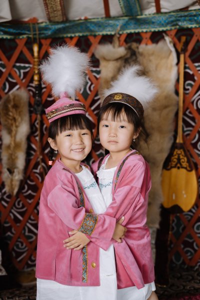 Детский национальный этно костюм в цвете фуксии напрокат в Алматы