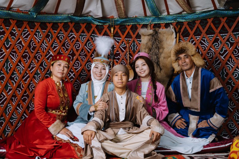 Этно образ для семьи в национальных костюмах напрокат в Алматы