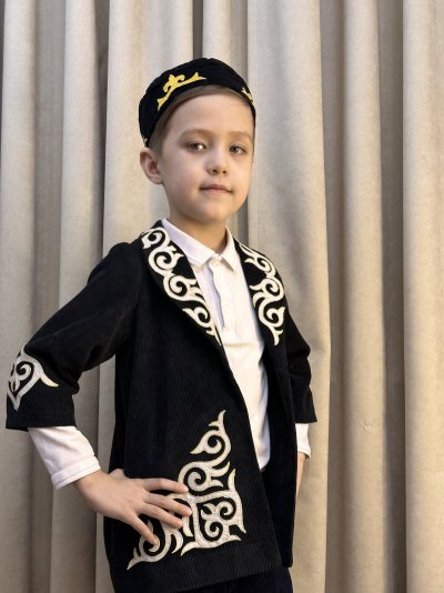 Детский вельветовый черный национальный этно костюм на мальчика 5-7 лет напрокат в Алматы