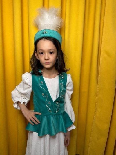 Детский бирюзовый национальный этно костюм на девочку 8-9 лет напрокат в Алматы